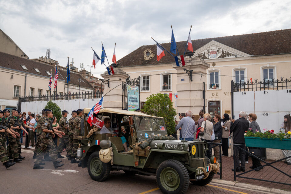 A découvrir : Montereau : militaires, policiers et véhicules d’époque ont défilé pour commémorer l’Appel du 18 juin